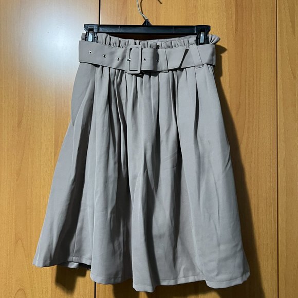 Beige Pleated Skirt - Picture 2 of 5